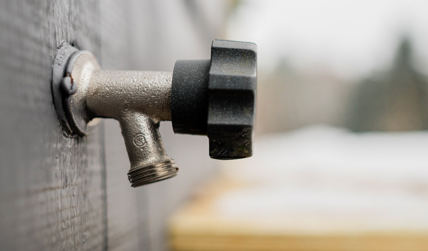 How to Protect Outdoor Faucets from Freezing Mr.Rooter Plumbing